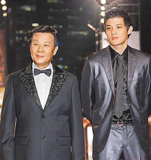 ����ѫ��С������Ƭ ����ѫ4����Ů�ֱ���˭����