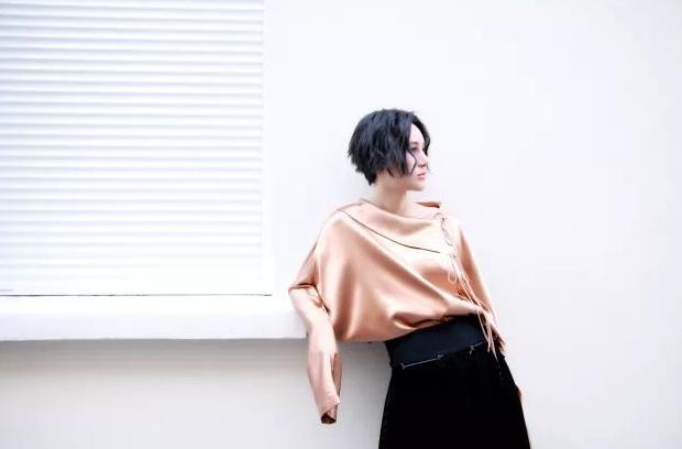 ����漹�˾�������˶���˭ ����ͬ����les��