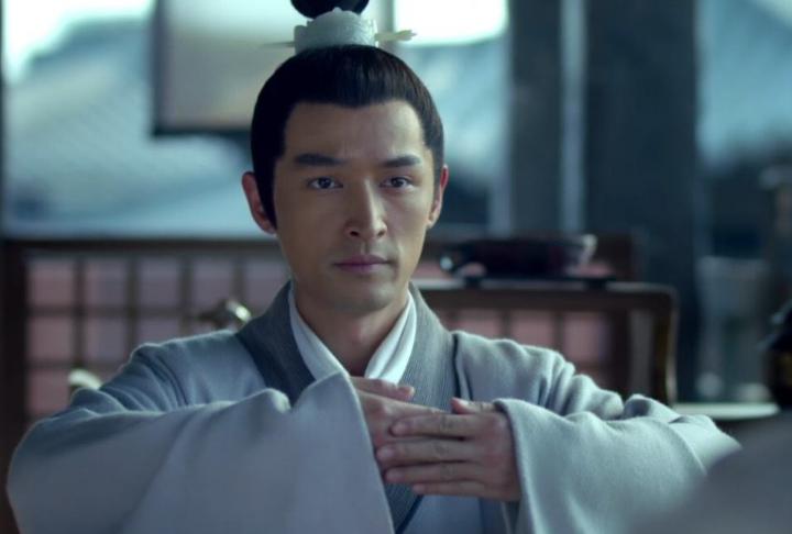 礼讲究吉凶,左手抱右手被称为"吉拜",反之右手抱左手的话则为"凶拜"