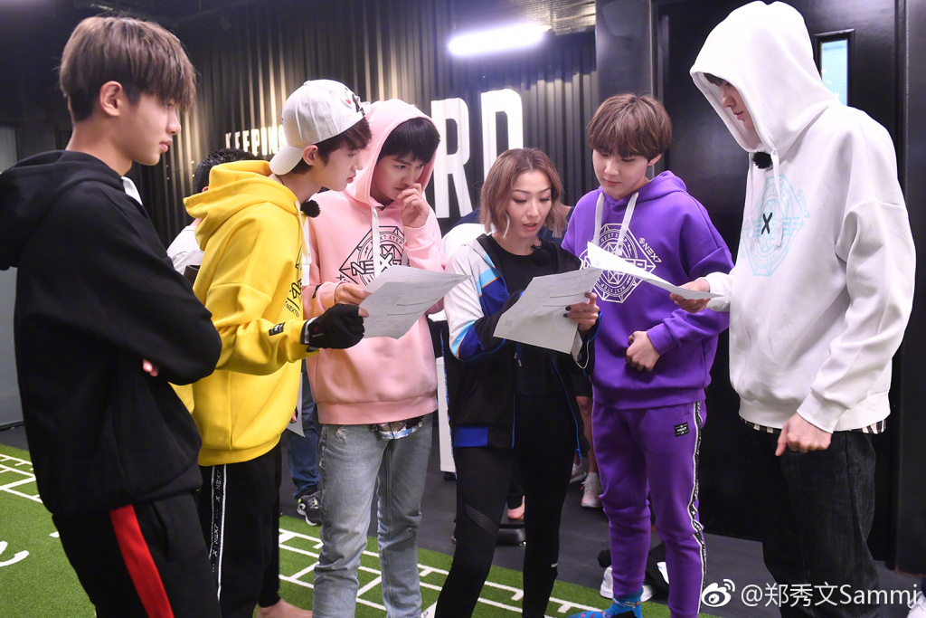 郑秀文现在过得怎么样 郑秀文和杨千嬅长的很像对比图