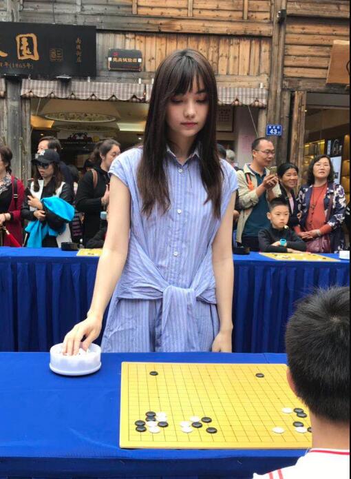 黑嘉嘉下围棋是什么段位 她是连笑的女朋友吗