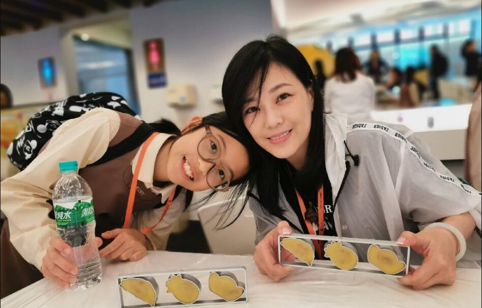 ��С�۳���������һ�� �����ڵ���Ƭɶ����