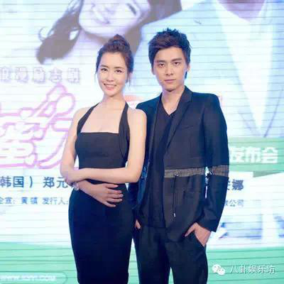 ��ຣ�����׷���������� ��ຣ�ں�����һ��Ů����