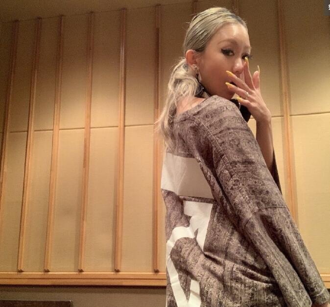 �������δ����˭ ����һָ����󼶱��Ů����