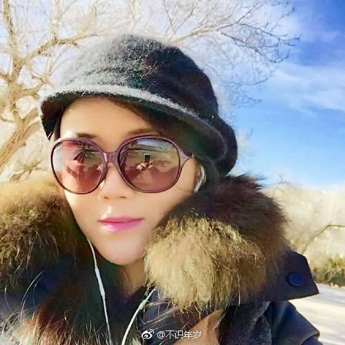 吉琴琴真实的照片如下,这个在早些年,她曾经自己也