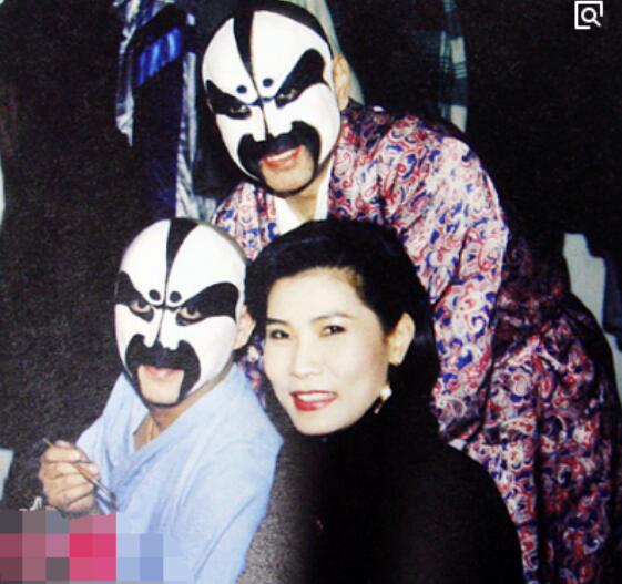 裘继戎为什么没有头发 裘少戎的妻子是高红吗