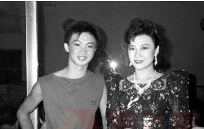 ���Ǳ���ǰ��������Ƭ�ع� ˧С�����ΪʲôҪ���Գ�Ů����