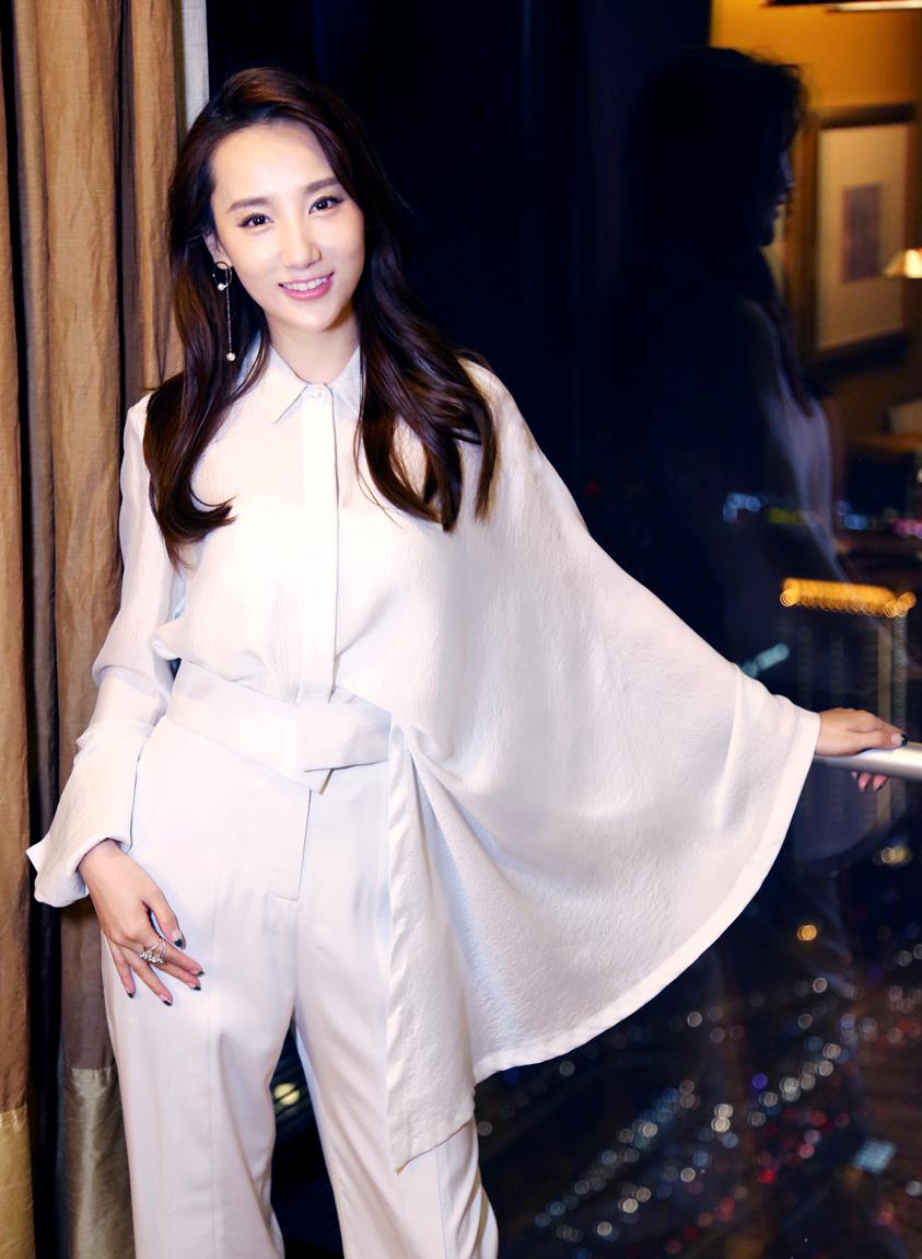 �����Ӱְִ��۾���ͷ��˭ �����Ӹ������������Ƭ