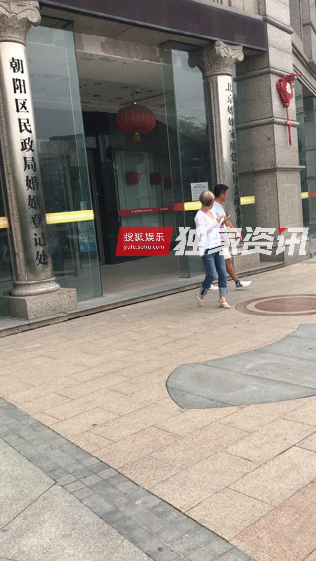 ���ľ���ΪС���������Ÿ�������� ģ����������Ƭ