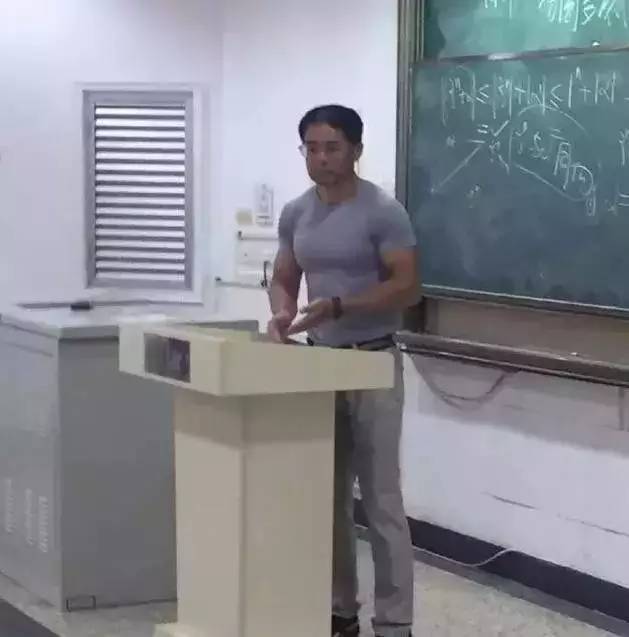 杨幂大伯是清华教授 一身肌肉(组图)