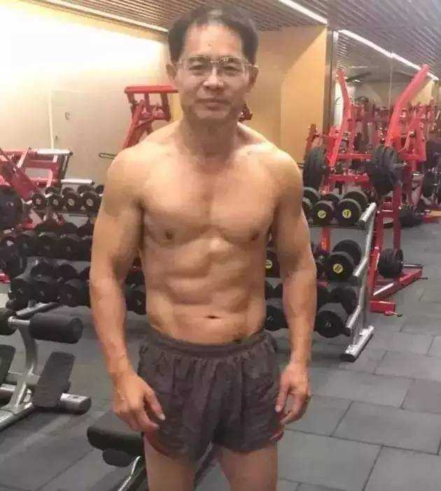 杨幂大伯是清华教授 一身肌肉(组图)