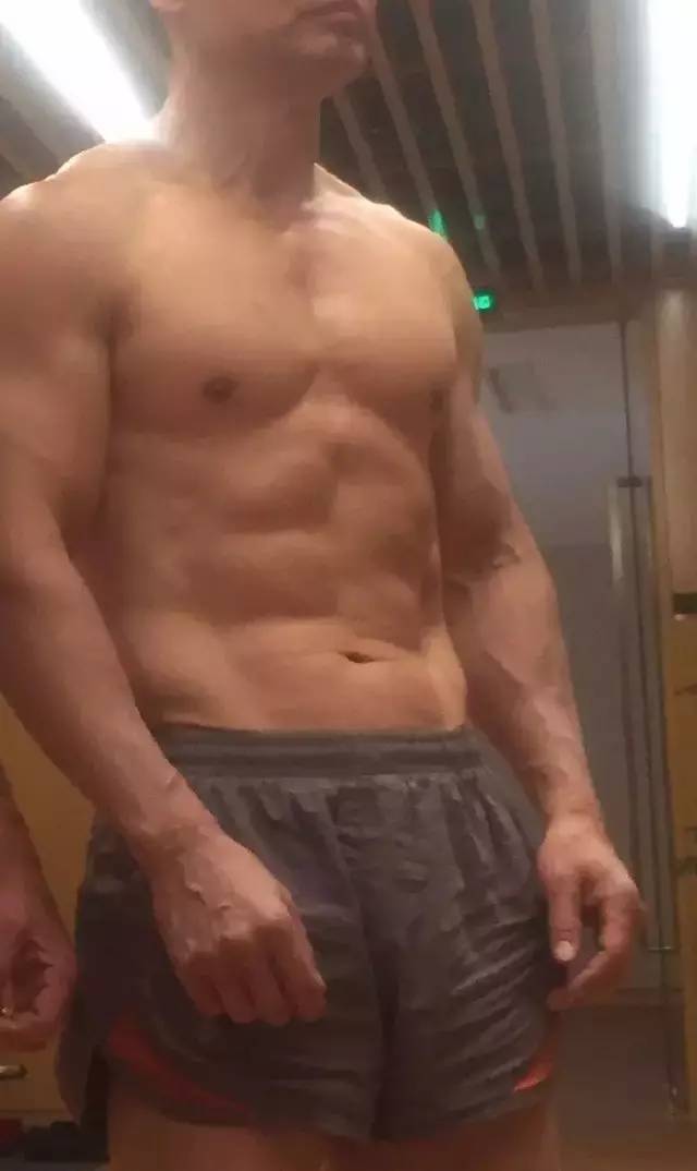 杨幂大伯是清华教授 一身肌肉(组图)