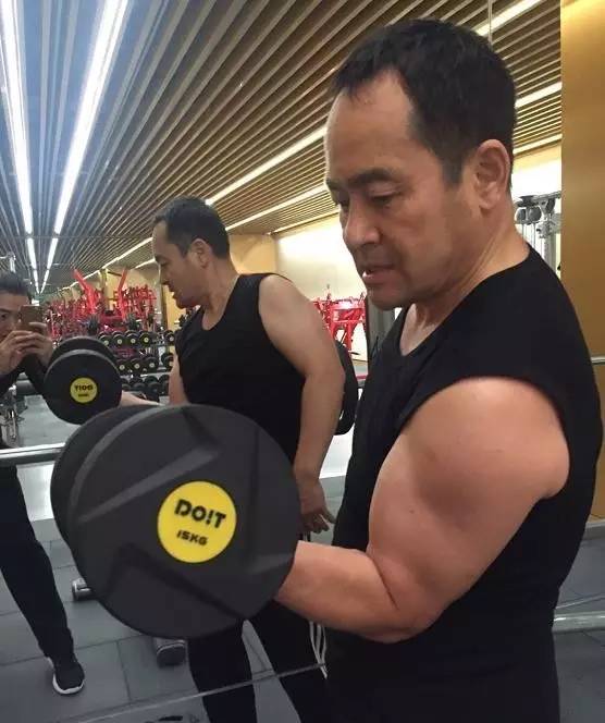 杨幂大伯是清华教授 一身肌肉(组图)