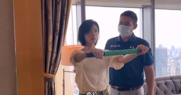 万茜骨折怎么回事是真的吗 怎么恢复的这么快 (伤口曝光)