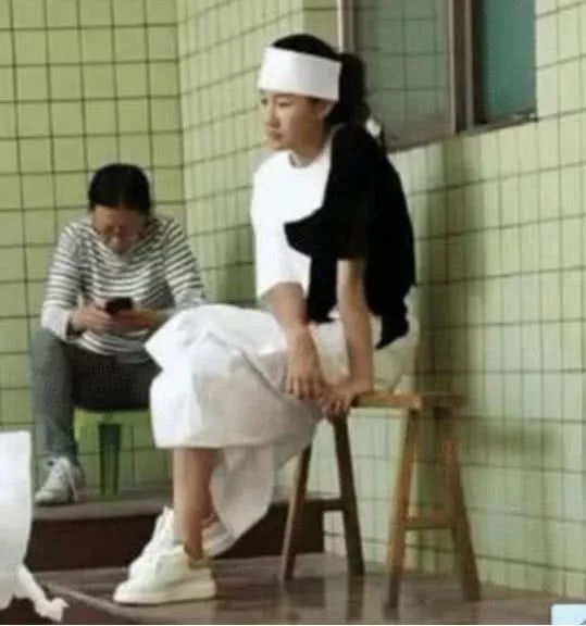 �����ǰ���Ϲ���˭ ����ô�ῴ������ǿ