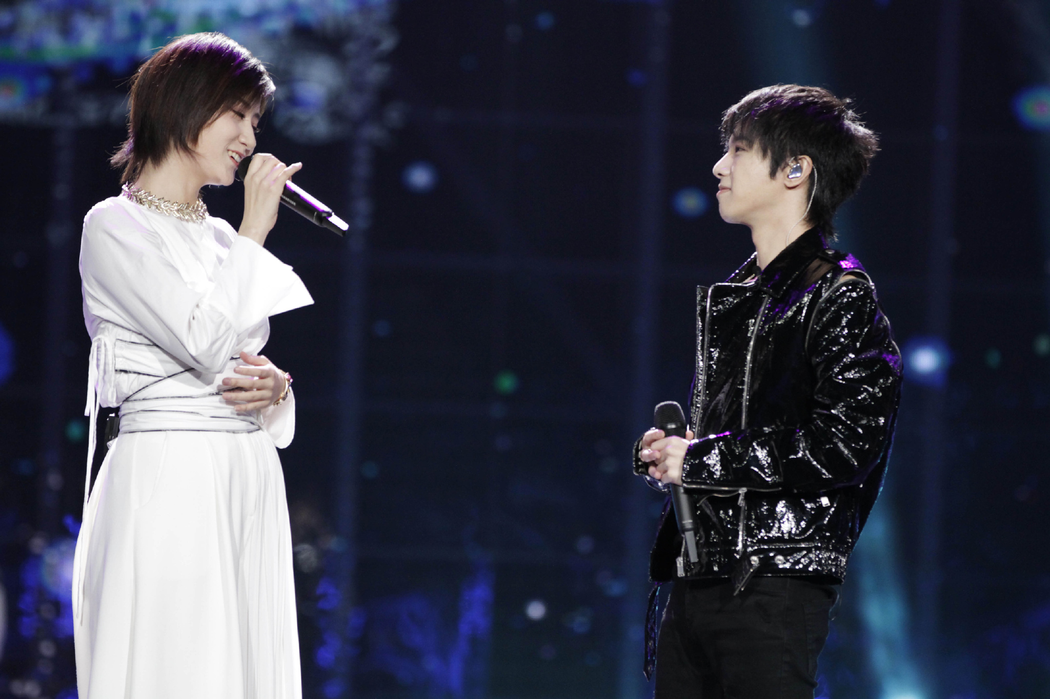 ����Ǻ��Ա�ɽ��ʲô��ϵ �����������������ļٵ�