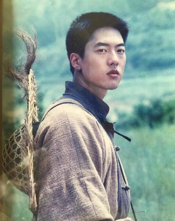 凌潇肃颜值巅峰时候的照片 他怎么长的像韩国人