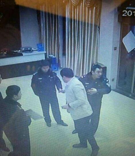 ���׻��ڱ����ҾƵ���ļٵ� ���׻������ڸ���