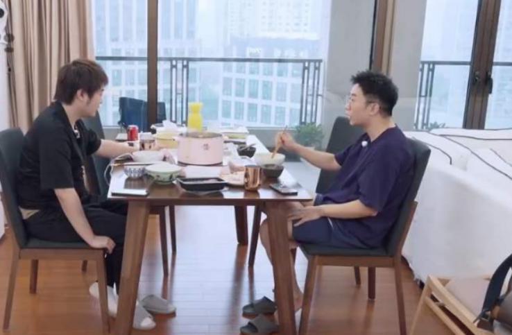 ��Ϻ���ͮ�����ǲ��Ǵ�ѧͬѧ ���ʲô��ѧ��ҵ��