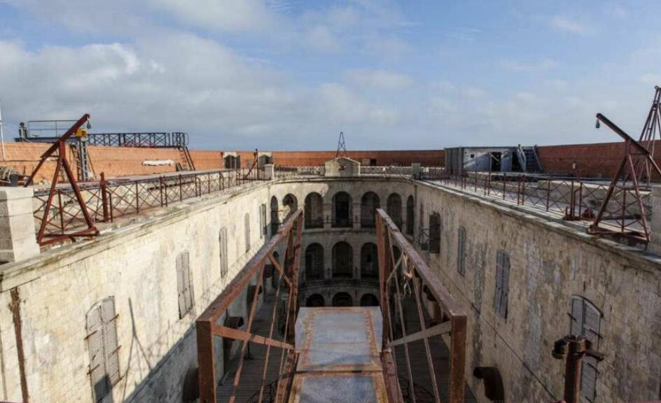 博涯监狱没狱警里面的人怎么活的 这个监狱是怎么建造的