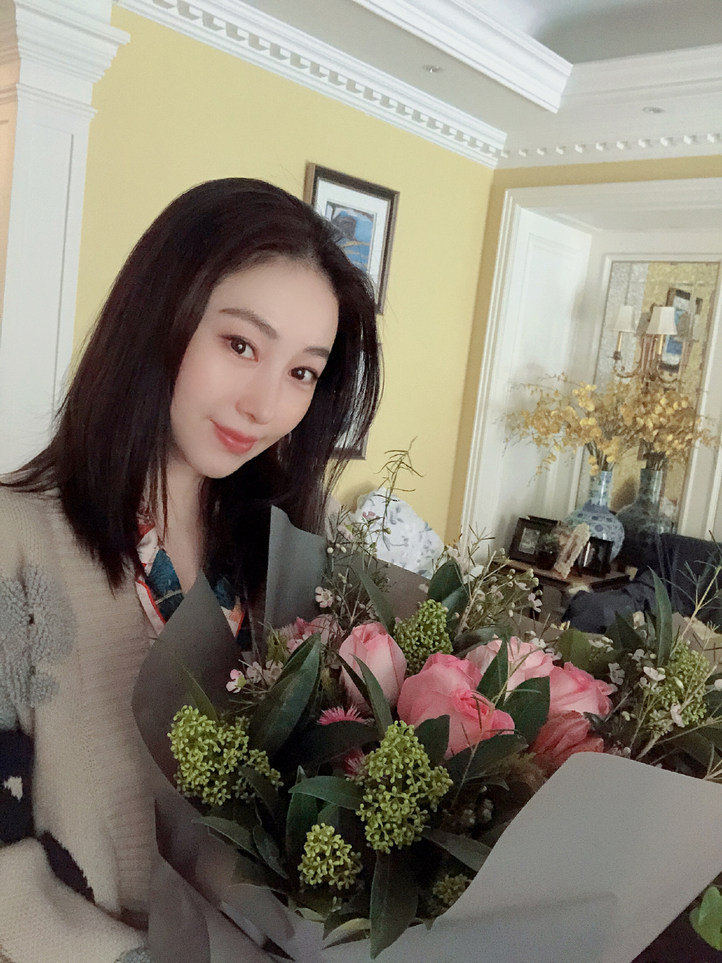 贾晓晨几几年的多少岁了 贾晓晨和刘心悠很像对比照