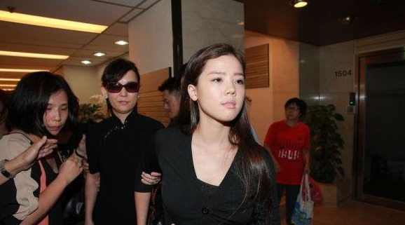 �������ǳ°����Ů���� ����ҫ�Ѿ���������������ʵ