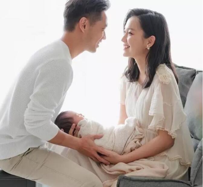 �誹�����һ�����ڵ���Ƭ���� ���������۶���