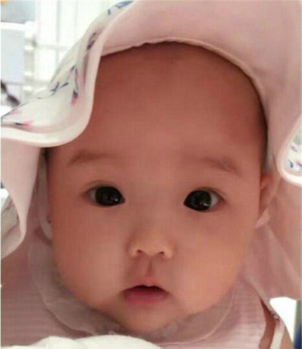 高云翔董璇夫妻小时照片曝光 一家三口神似让人傻傻分不清楚