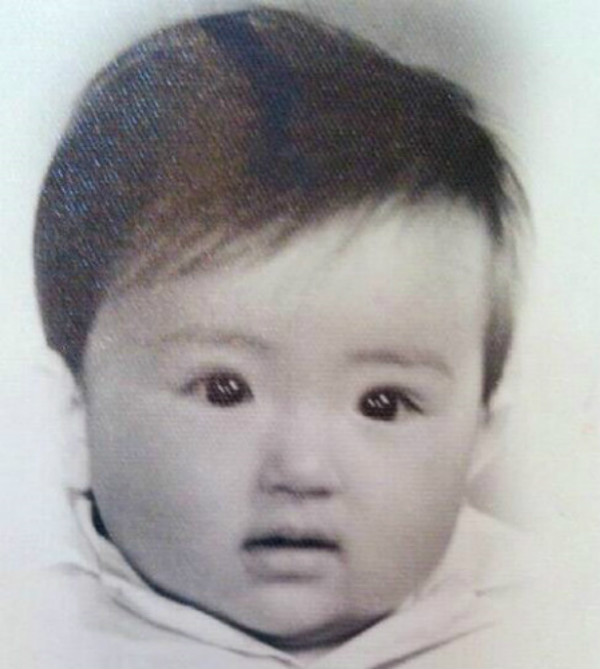 高云翔董璇夫妻小时照片曝光 一家三口神似让人傻傻分不清楚