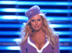 大KK为什么被维密解约 大KK不慎掉鞋图片