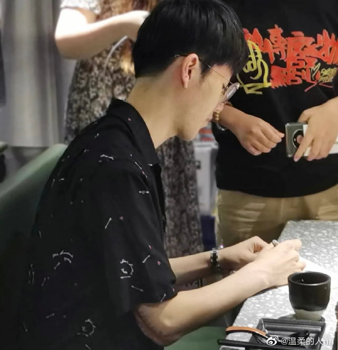 Theshy�����¼� ��һ����ŽС������ϵ���