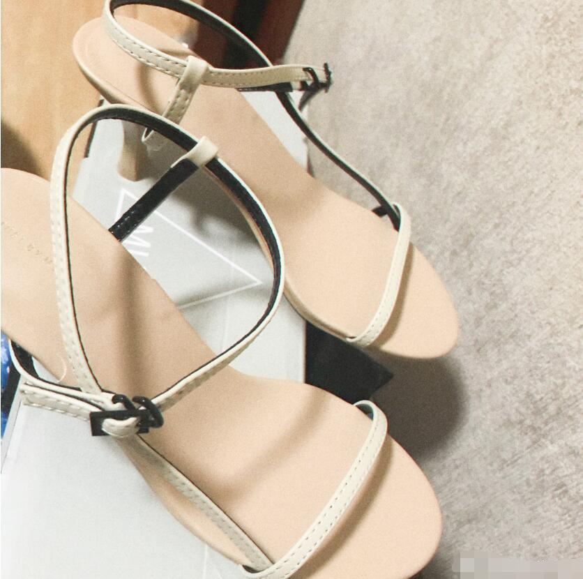 酒杯跟和猫跟鞋的区别 猫跟鞋为什么过于显成熟