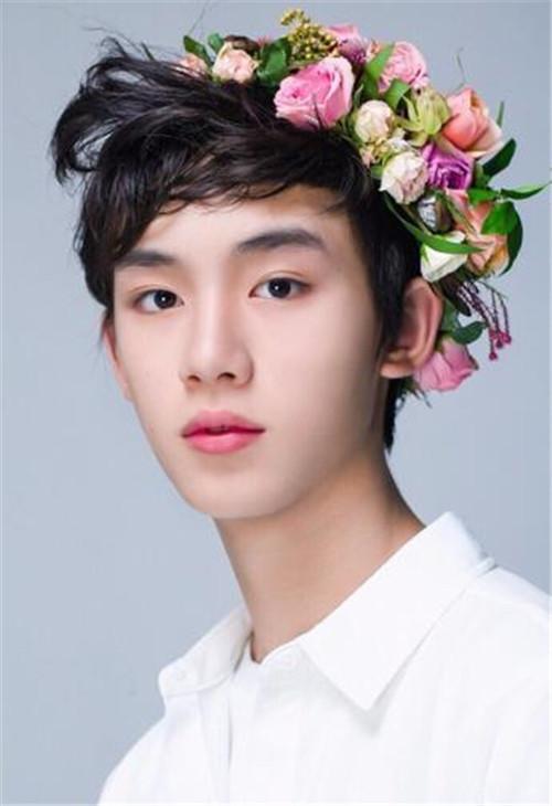 他的女朋友陆一旗资料照片网络相传丁程鑫有一位女朋友叫做陆一旗