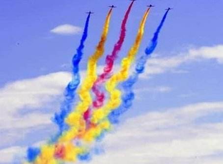 �ɻ�����������İ��̻��߲�ɫ������ʲô ������