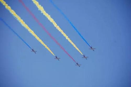 �ɻ�����������İ��̻��߲�ɫ������ʲô ������