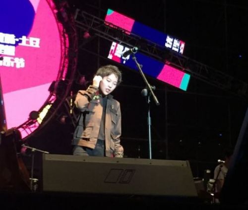 ����15��Ů���������� �����ܹ��м�������