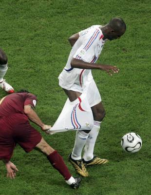 男人运动场上的尴尬组图 体育运动员尴尬出丑瞬间