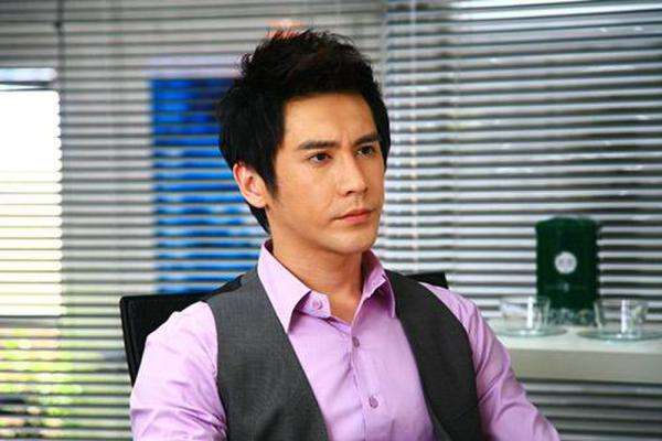 ����˶����羽���� ����˶��ˮ��Ӿ������ô����