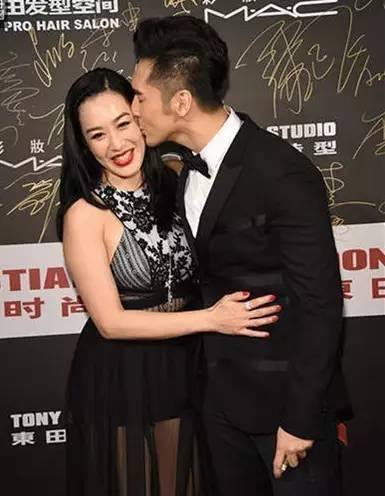 ����˶����羽���� ����˶��ˮ��Ӿ������ô����