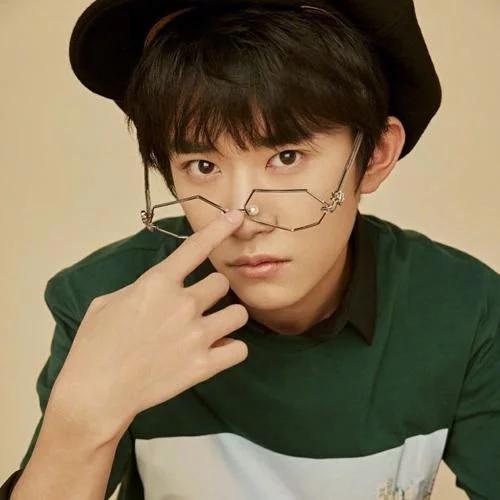 ����ǧ���м�֫��ļٵ� ����ǧ��������ʲô��ϵ