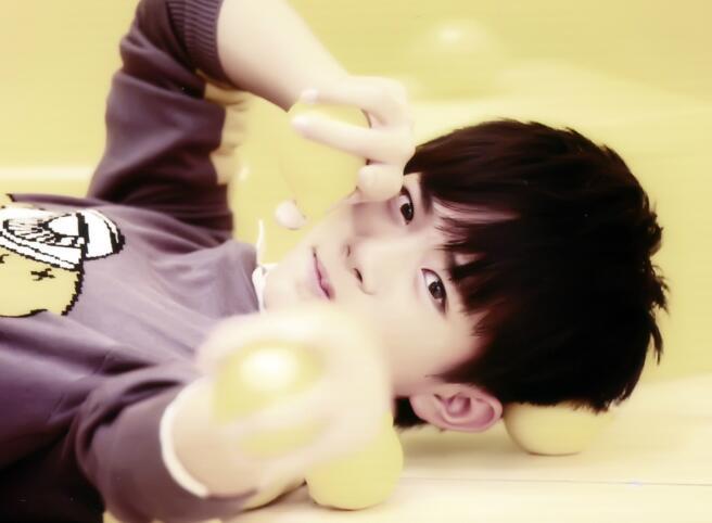 ����ǧ���м�֫��ļٵ� ����ǧ��������ʲô��ϵ