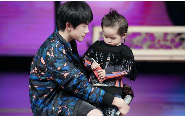 ����ǧ���м�֫��ļٵ� ����ǧ��������ʲô��ϵ