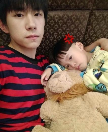 ����ǧ���м�֫��ļٵ� ����ǧ��������ʲô��ϵ