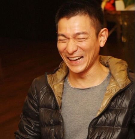 刘德华打保安救歌迷视频 刘德华现在有多少资产