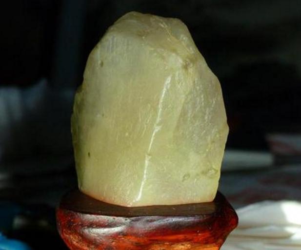 �ںӱ߼�ʲôʯͷֵǮ Ұ���ʲô����ʯͷ��ֵǮ