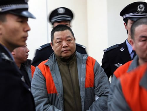臧天朔捧红斯琴格日乐 但斯琴格日乐却因为她无法跟臧天朔在一起