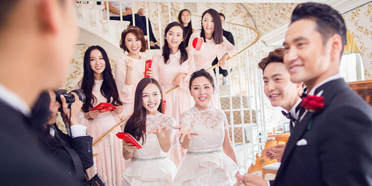 张歆艺被人叫二姐的由来 张歆艺结婚伴娘团名单