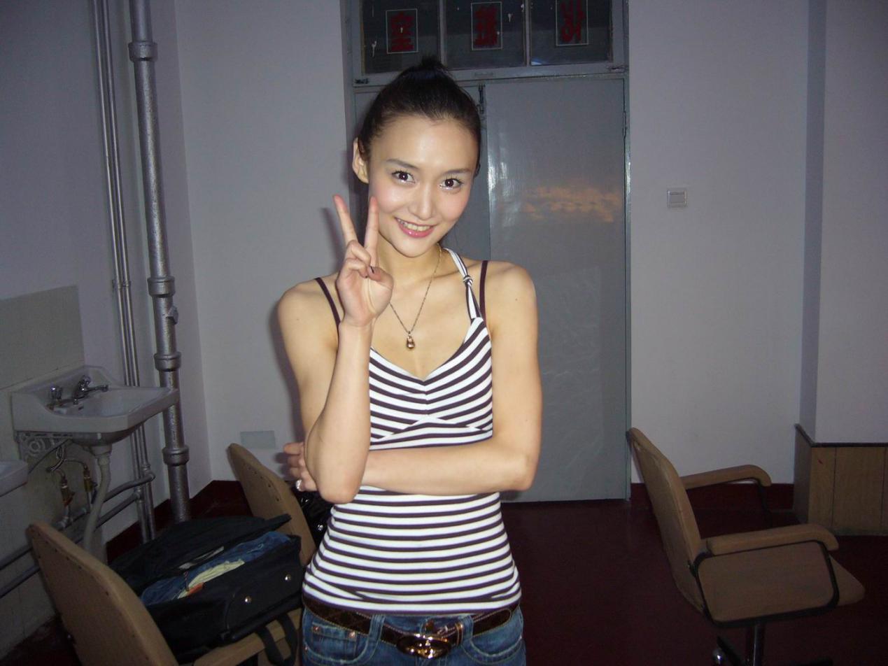 牛萌萌为什么这么老 牛萌萌的眼睛怎么回事