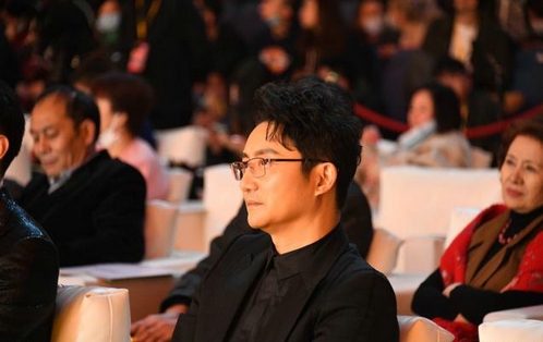 Ϳ���Ұ�Ů���͸�Ǯ�ϰ���ʲô���Ӿ� ���ǹ���һ����Ա��