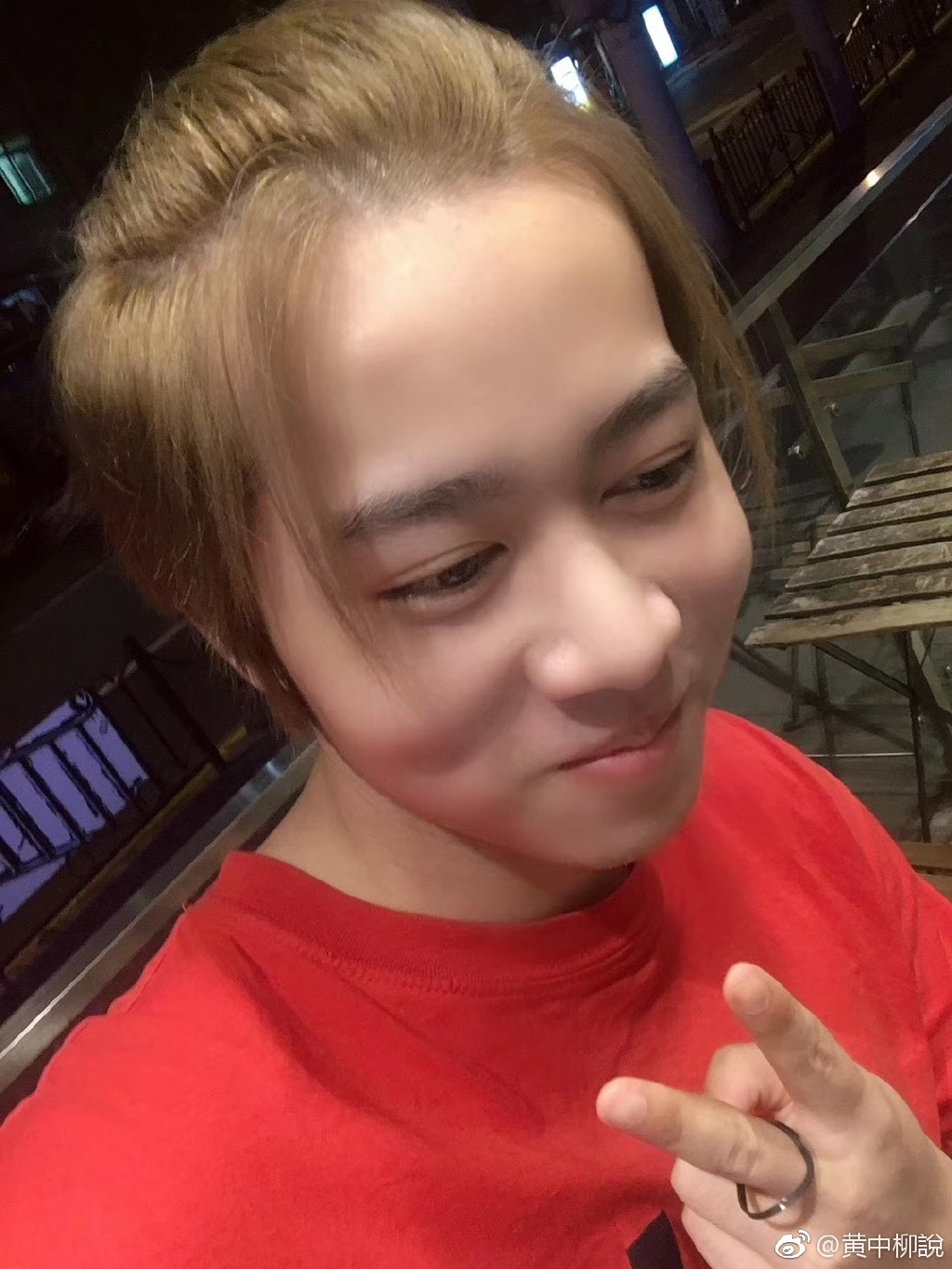 黄中柳那样唱歌是装的故意的吗 黄中柳是不是仙某某